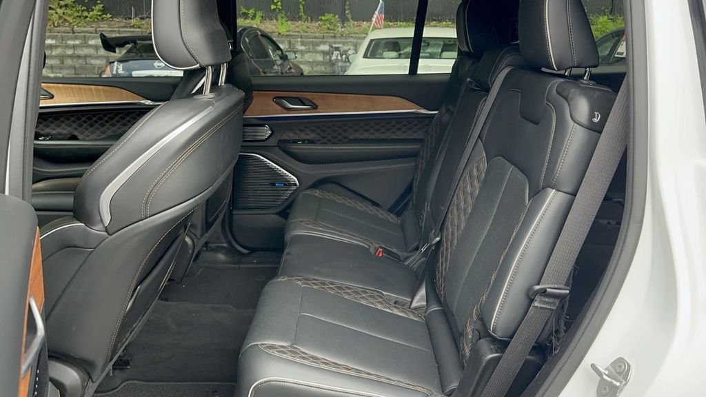Used 2023 Jeep Grand Cherokee L Summit AWD/4WD image 14