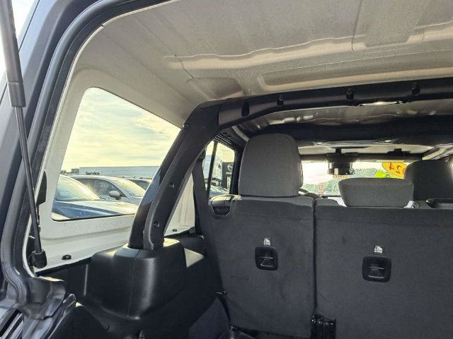 Used 2024 Jeep Wrangler Unlimited Sport AWD/4WD image 8