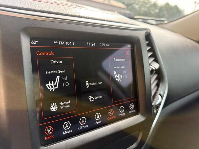 Used 2019 Jeep Cherokee Trailhawk w/ Cold Weather Group AWD/4WD image 15