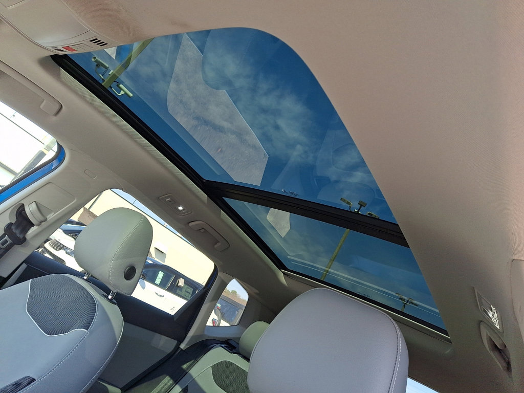 Used 2023 Volkswagen Taos SE w/ Panoramic Sunroof Package image 25