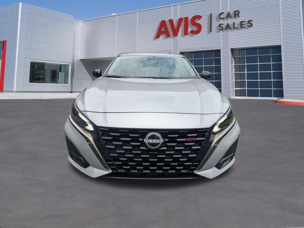 Used 2025 Nissan Altima 2.5 SR FWD image 2
