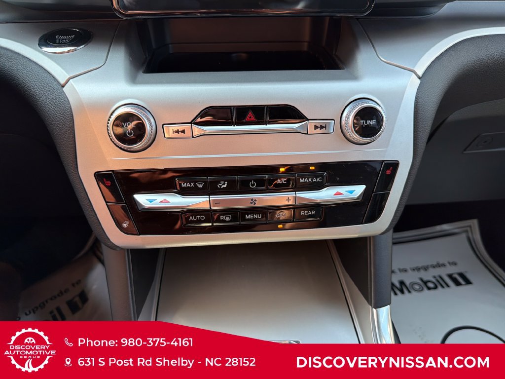 Used 2022 Ford Explorer XLT w/ Equipment Group 202A AWD/4WD image 18