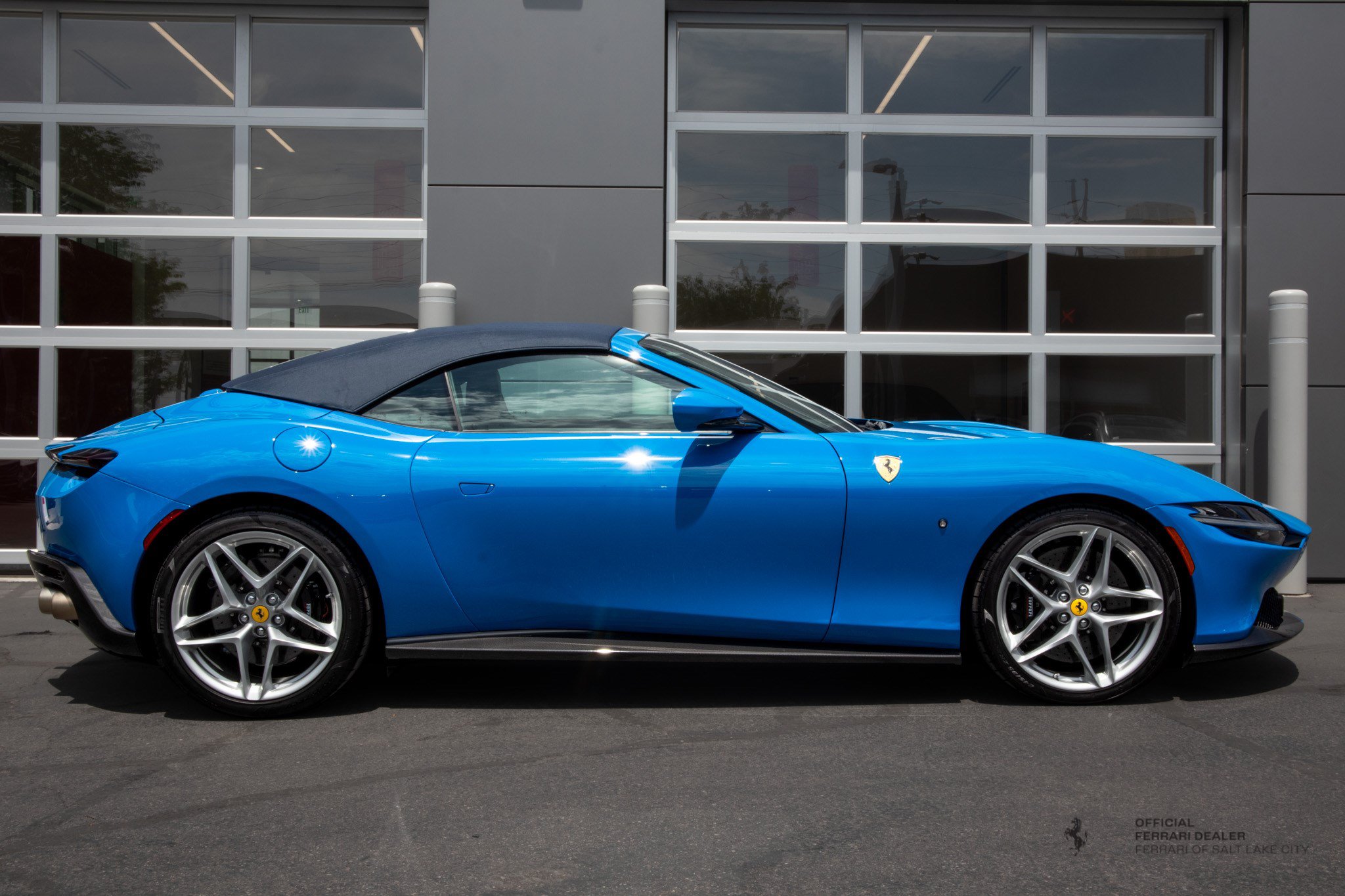 Used 2024 Ferrari Roma Spider RWD image 7