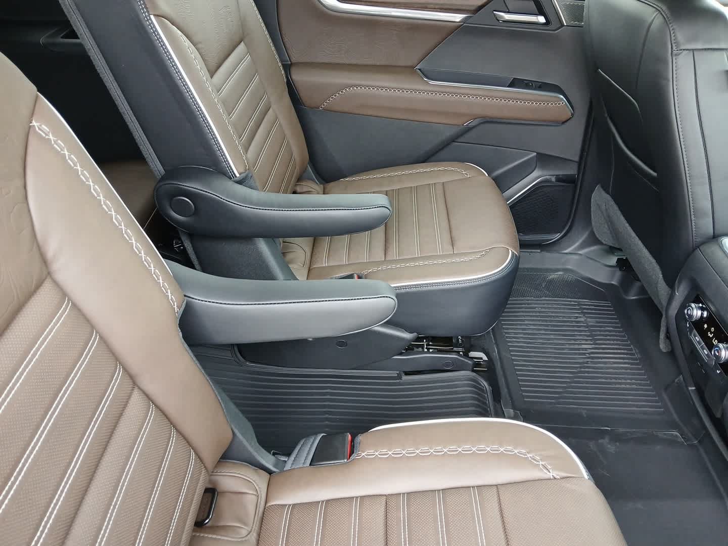 New 2026 GMC Acadia Denali Ultimate w/ LPO, Floor Liner Package AWD/4WD image 89