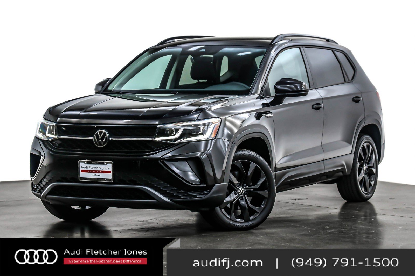 Used 2024 Volkswagen Taos SE image 1