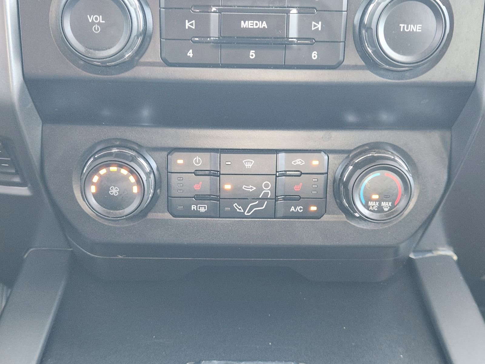 Used 2022 Ford F250 XLT w/ XLT Premium Package AWD/4WD image 19