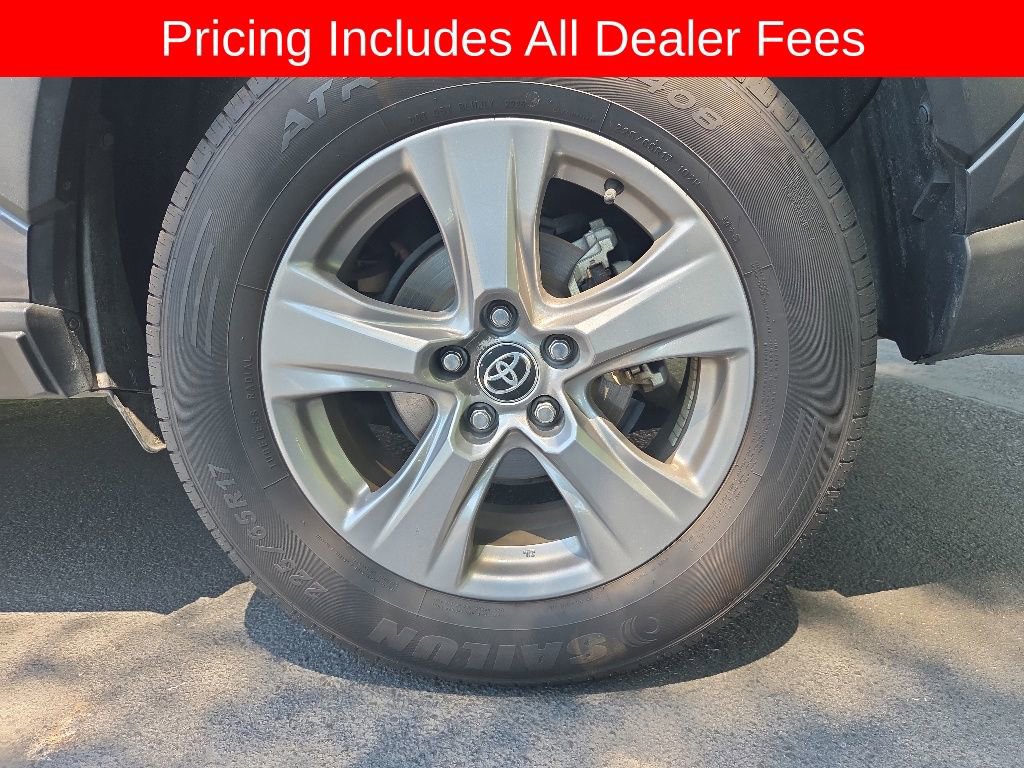Used 2025 Toyota RAV4 LE AWD/4WD image 7