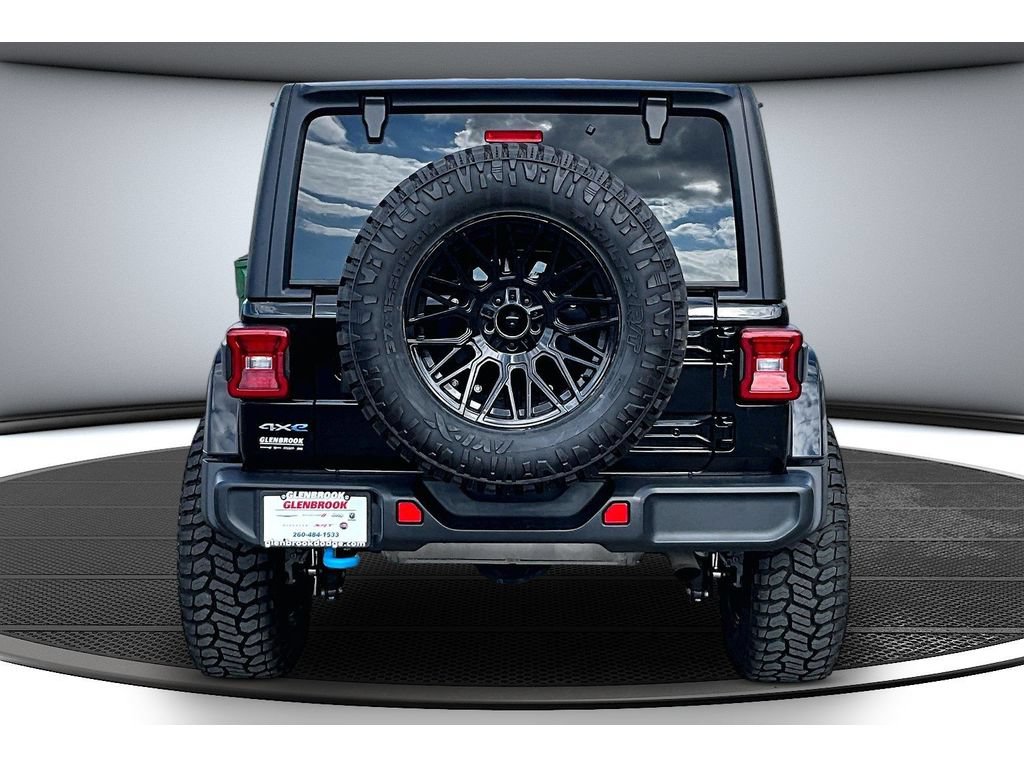 Used 2022 Jeep Wrangler Unlimited Sahara w/ Cold Weather Group AWD/4WD image 6