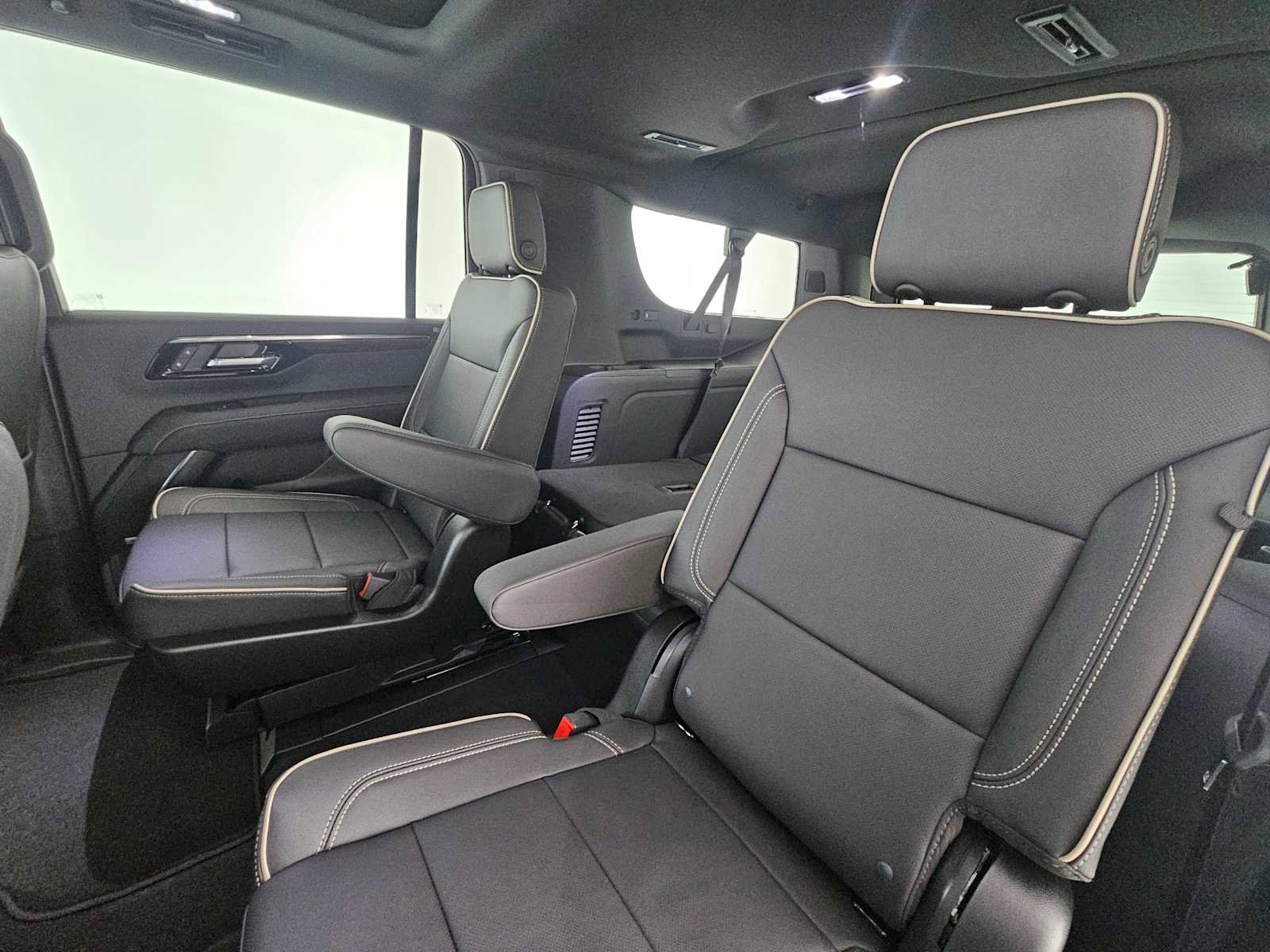 New 2026 Chevrolet Suburban Premier w/ Sun And Tow Package AWD/4WD image 19
