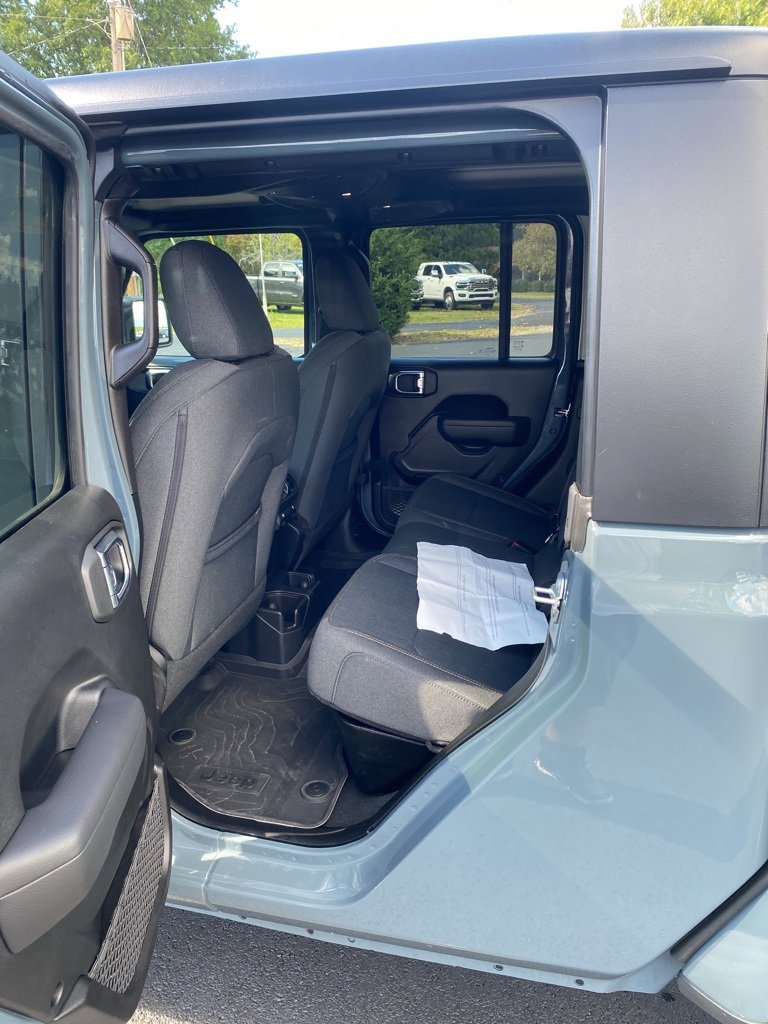 New 2025 Jeep Gladiator Sport image 16