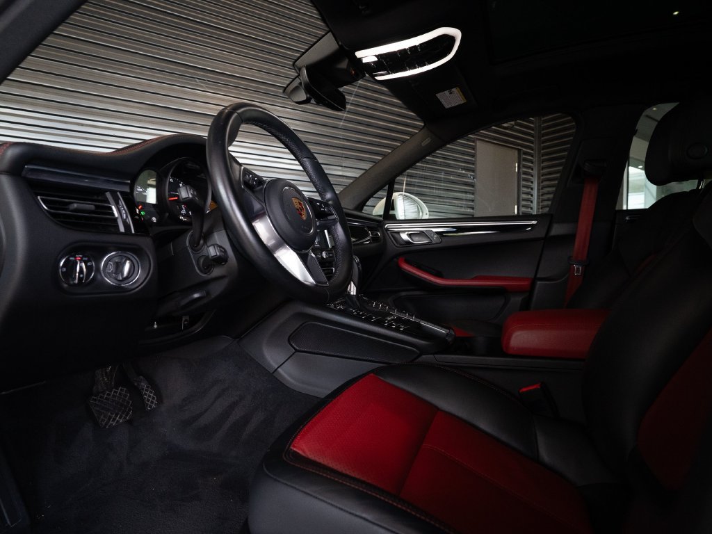 Certified 2021 Porsche Macan AWD/4WD image 4