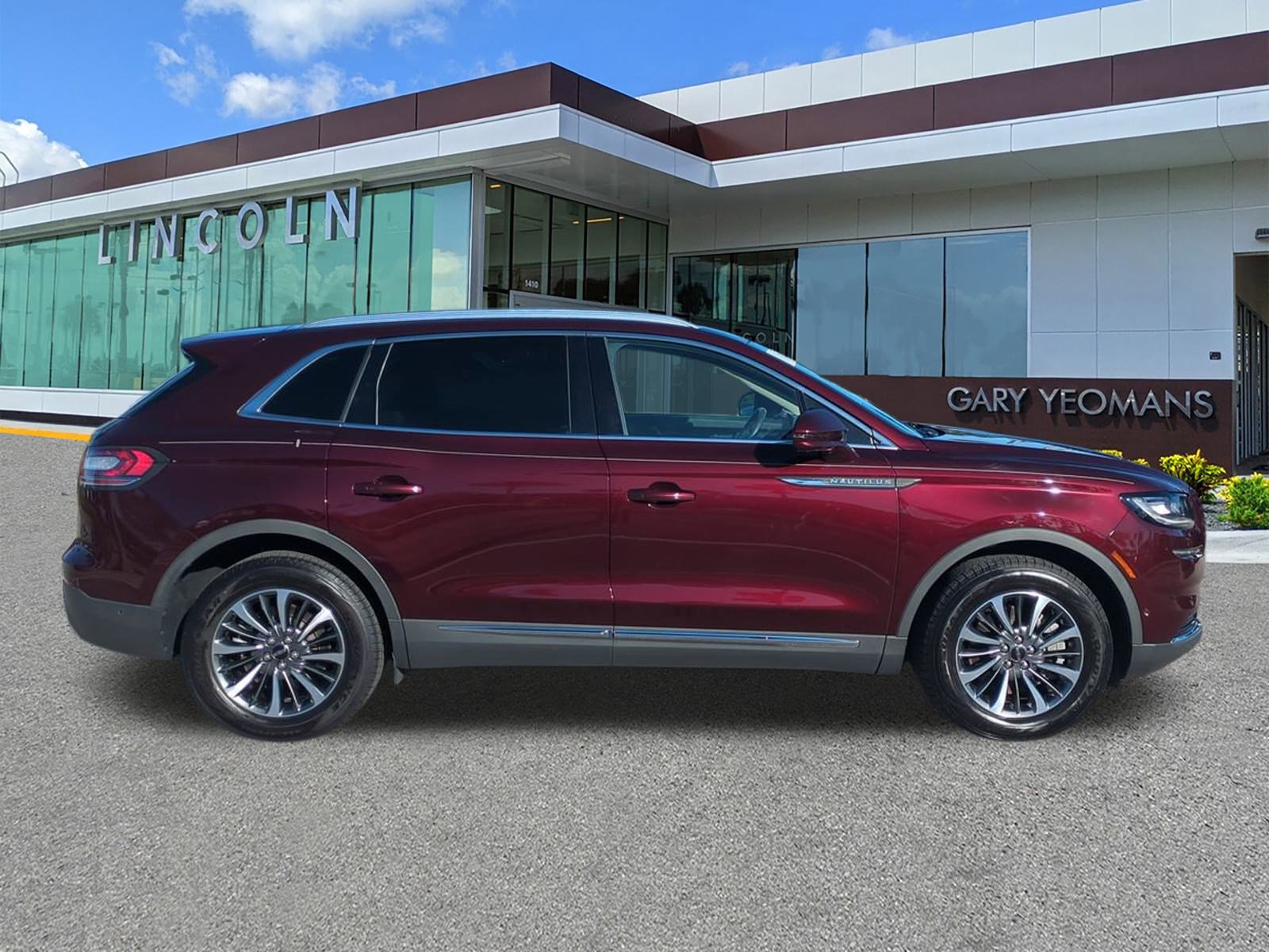 Certified 2022 Lincoln Nautilus Reserve image 3