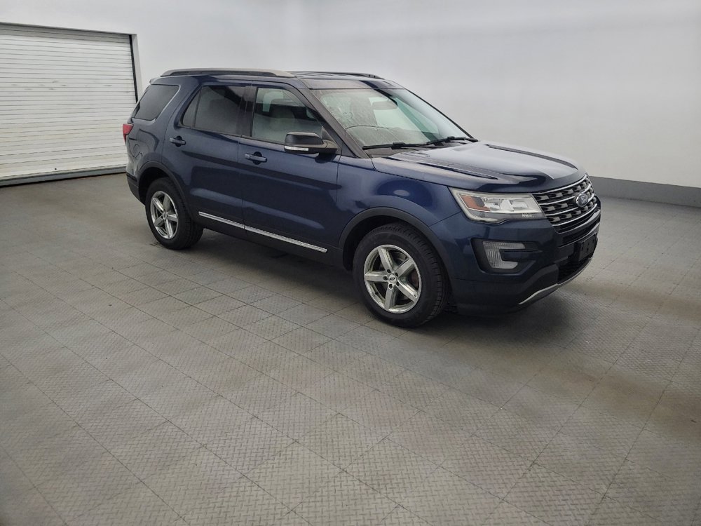 Used 2017 Ford Explorer XLT w/ Equipment Group 202A AWD/4WD image 11