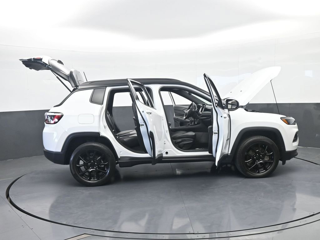 Used 2024 Jeep Compass Latitude w/ Convenience Group AWD/4WD image 69