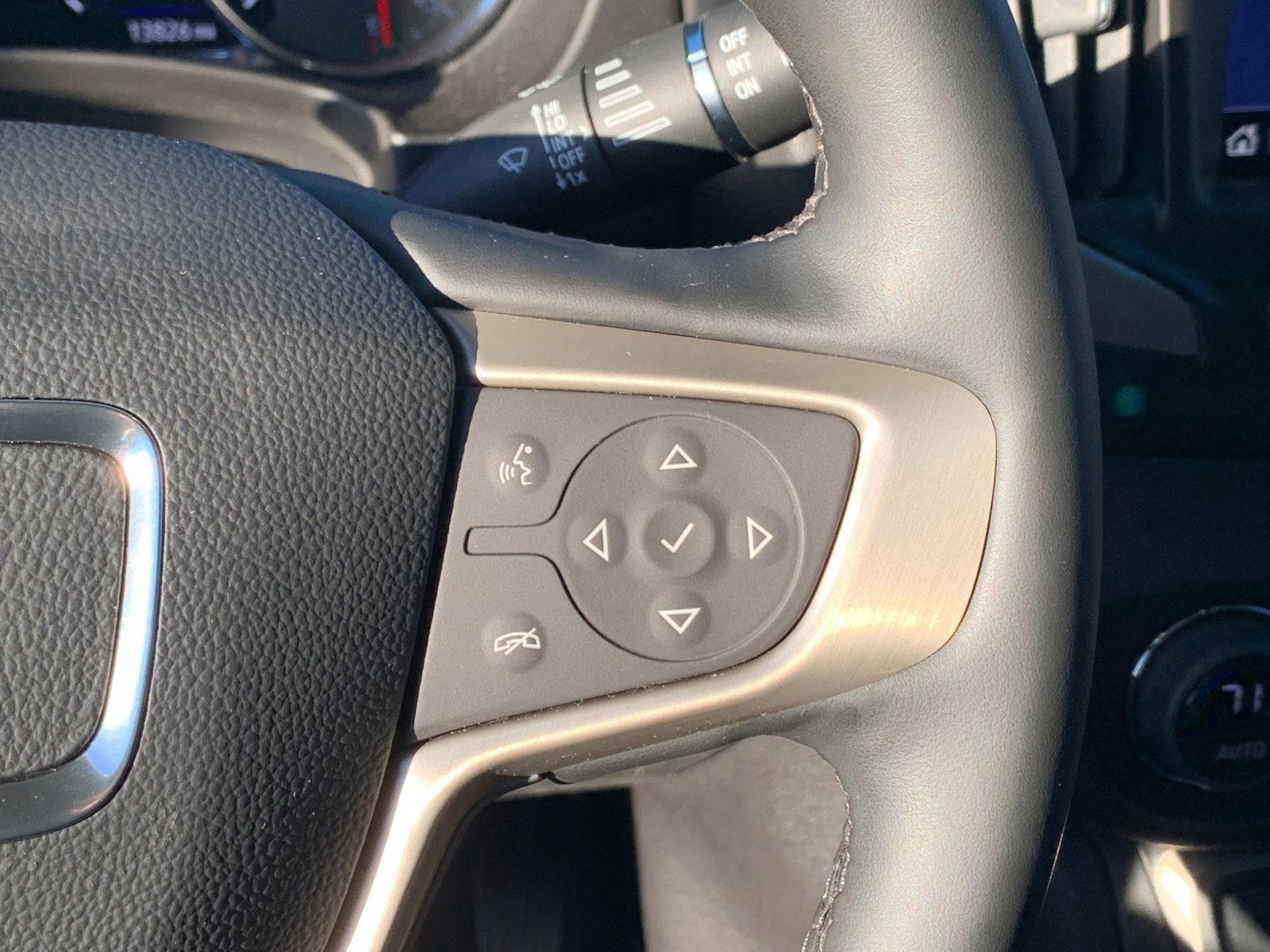 Used 2024 GMC Terrain Denali w/ Black Diamond Edition image 31