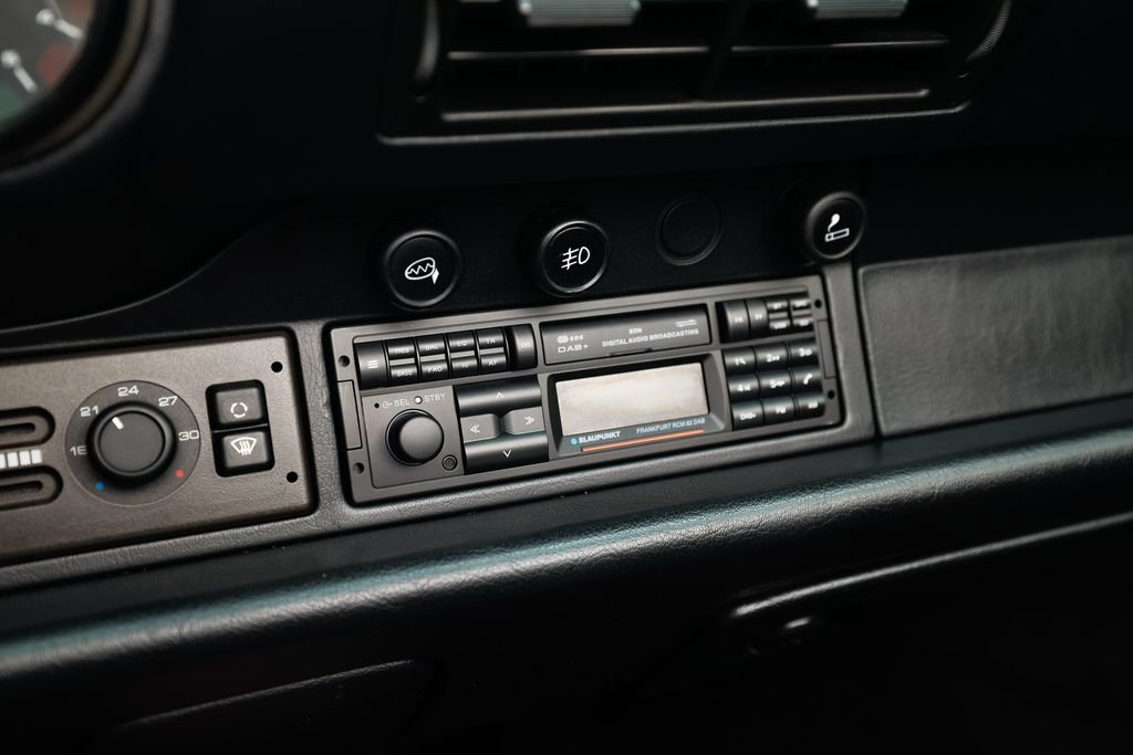 Used 1995 Porsche 911 Carrera RWD image 88