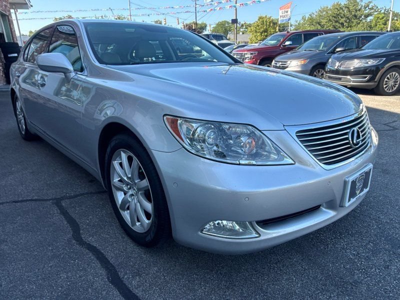 Used 2007 Lexus LS 460 L w/ Luxury Pkg RWD image 3