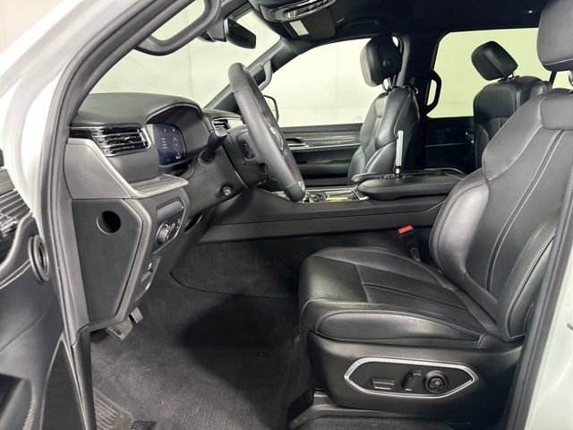 Used 2022 Jeep Wagoneer Series III w/ Flexible Seating Group image 10