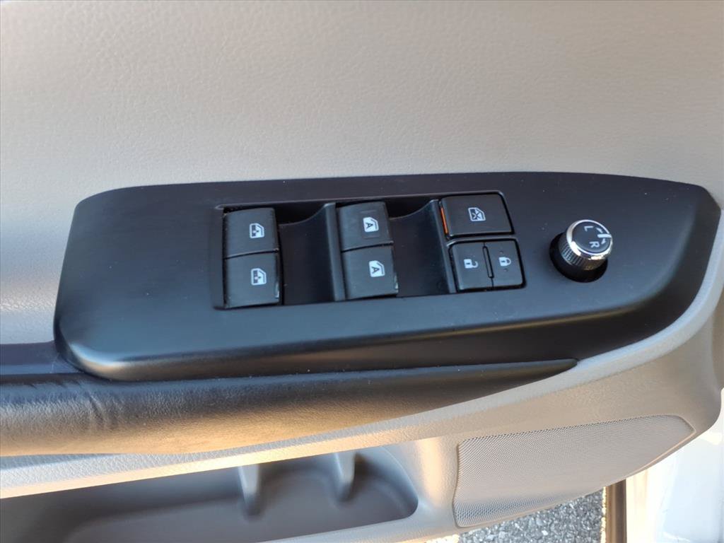 Used 2019 Toyota Highlander XLE AWD/4WD image 25