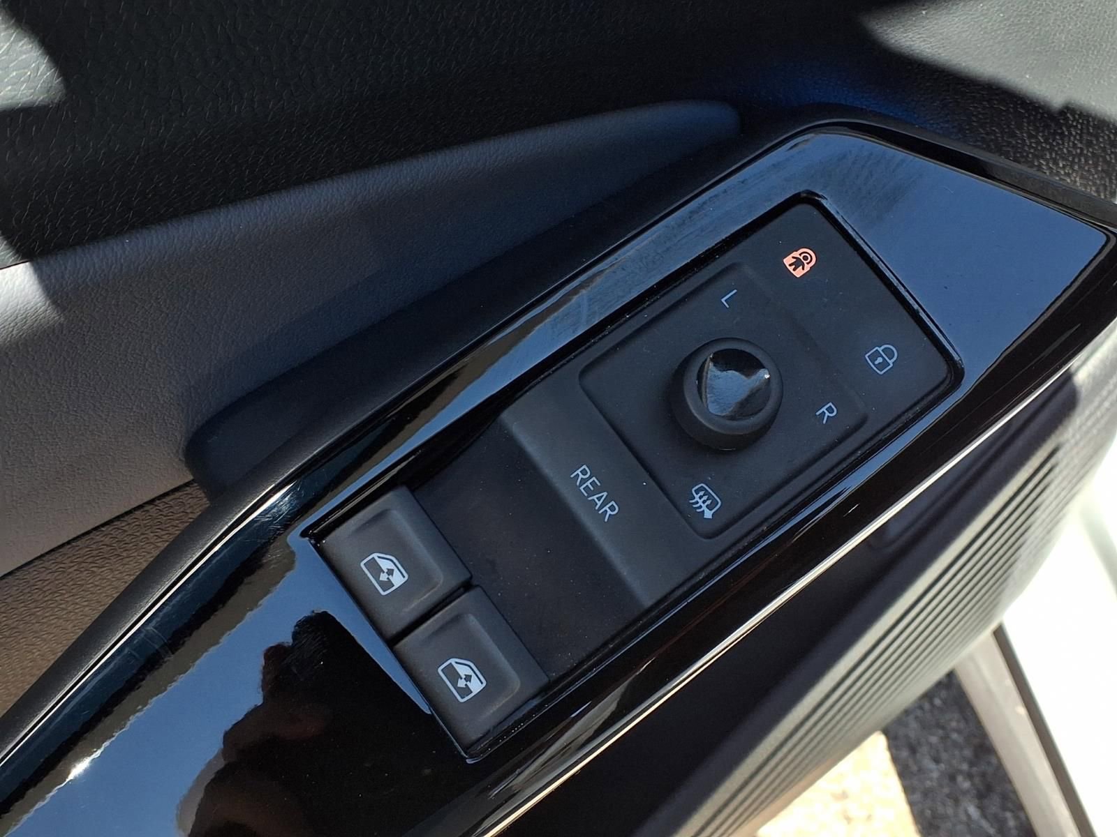 Used 2023 Volkswagen ID.4 Pro S image 17