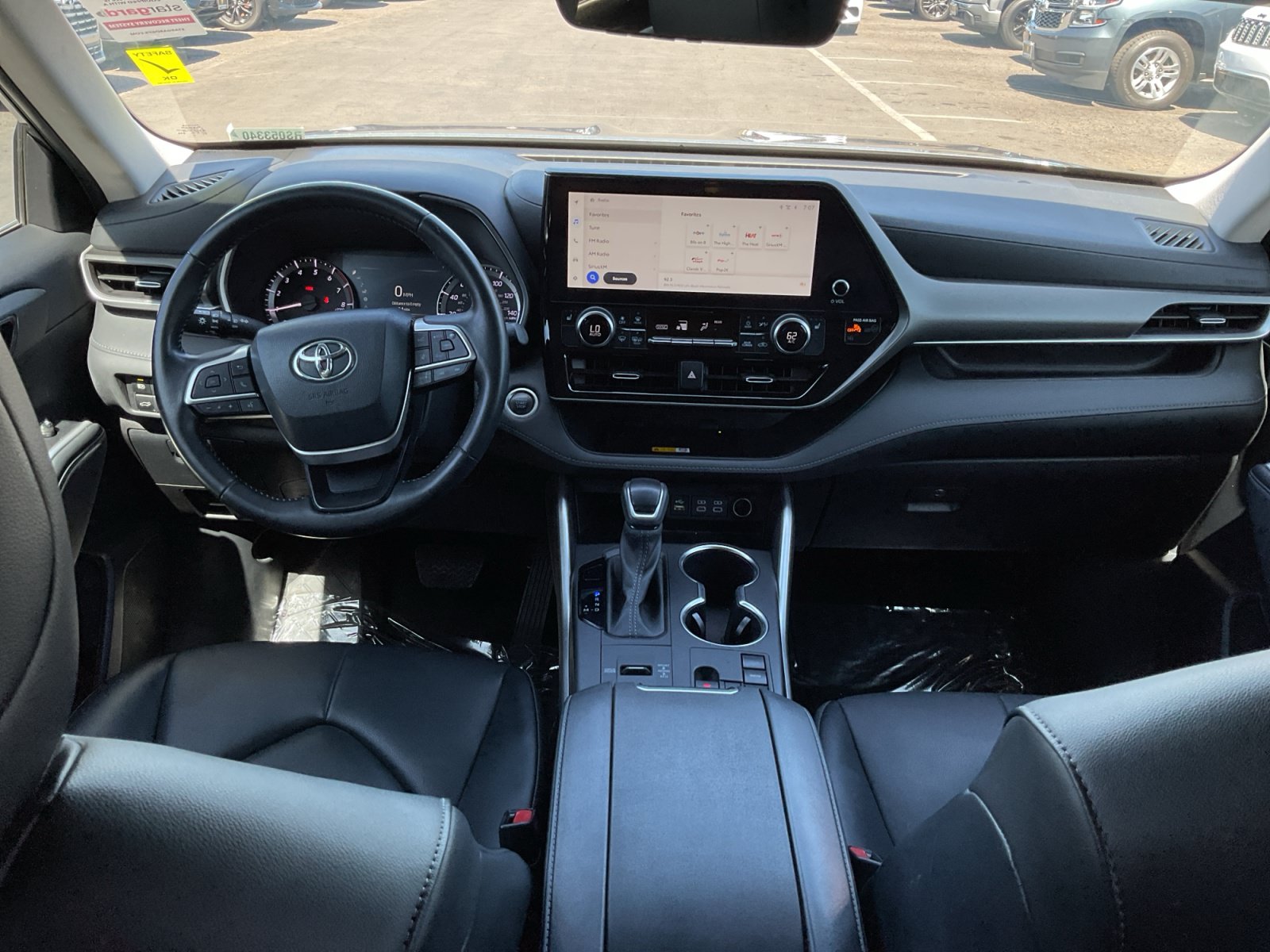 Used 2024 Toyota Highlander XLE FWD image 17