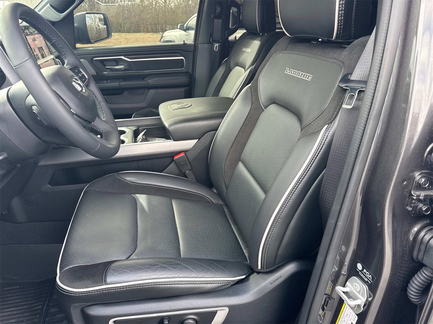 Used 2025 RAM 1500 Laramie w/ Night Edition image 29