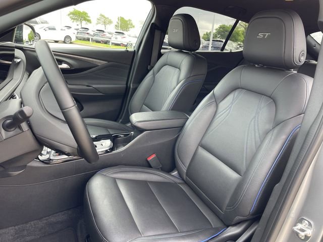Used 2025 Buick Envista Sport Touring image 23