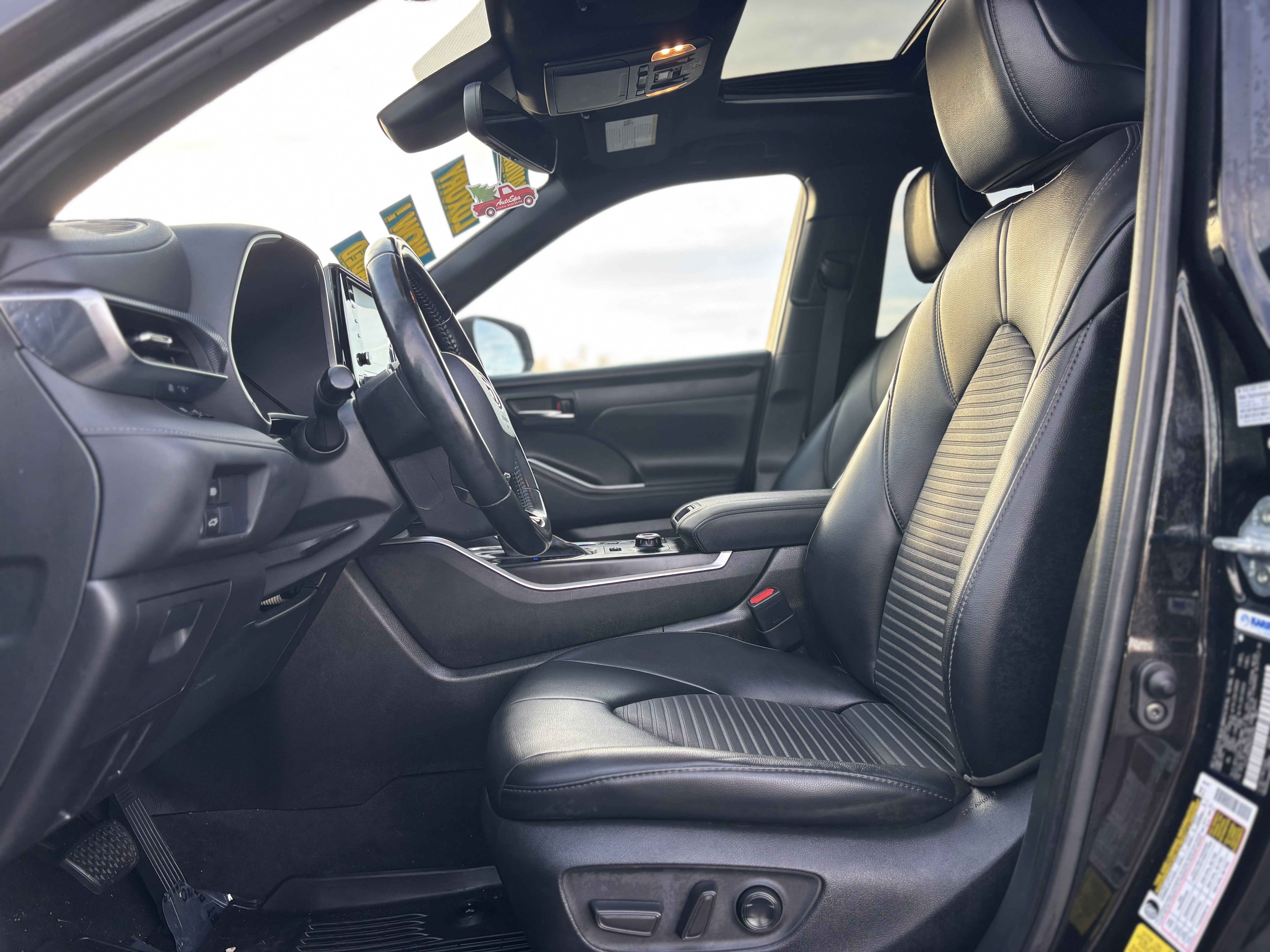 Used 2021 Toyota Highlander XSE image 18