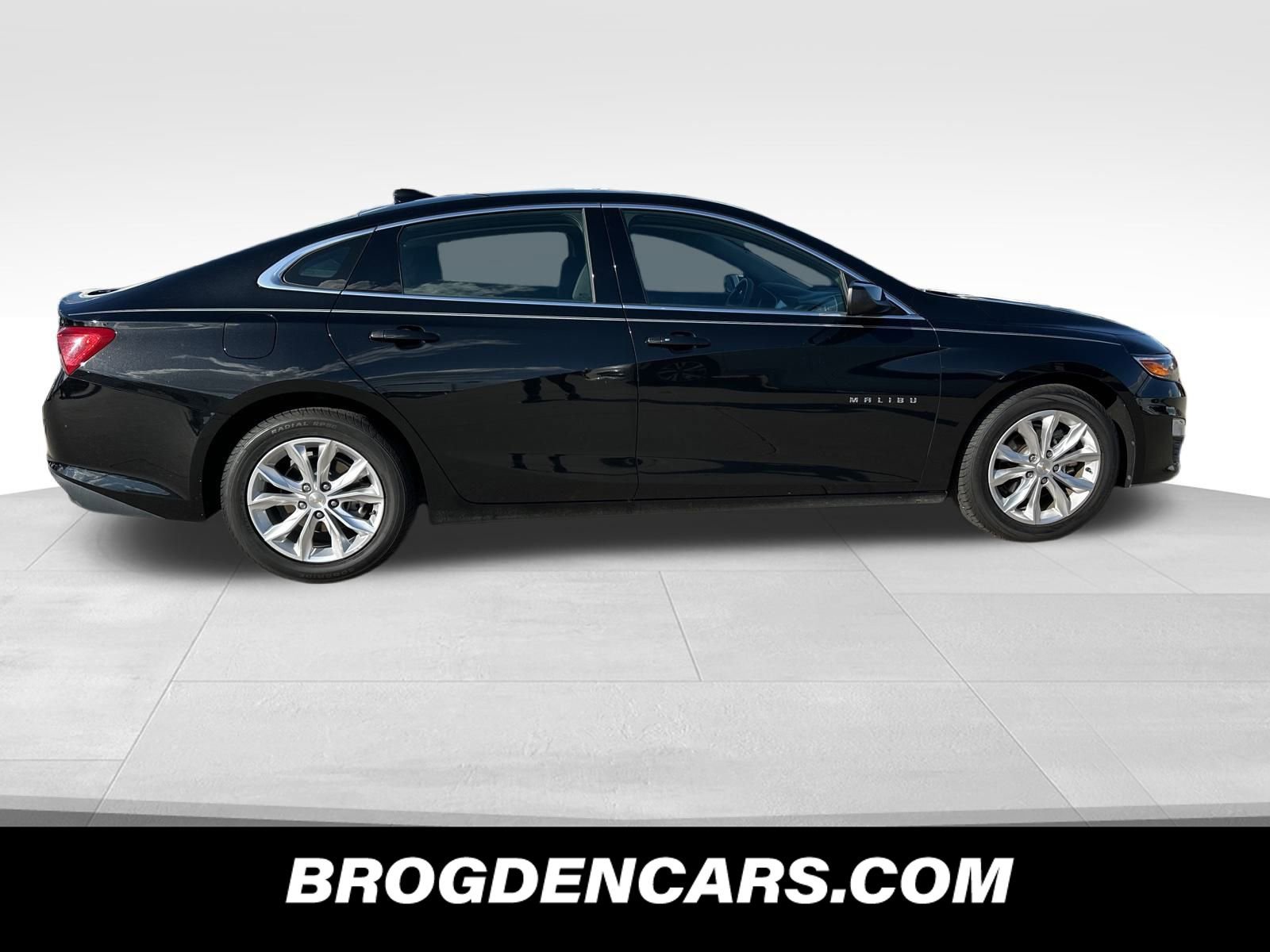 Used 2023 Chevrolet Malibu LT image 2
