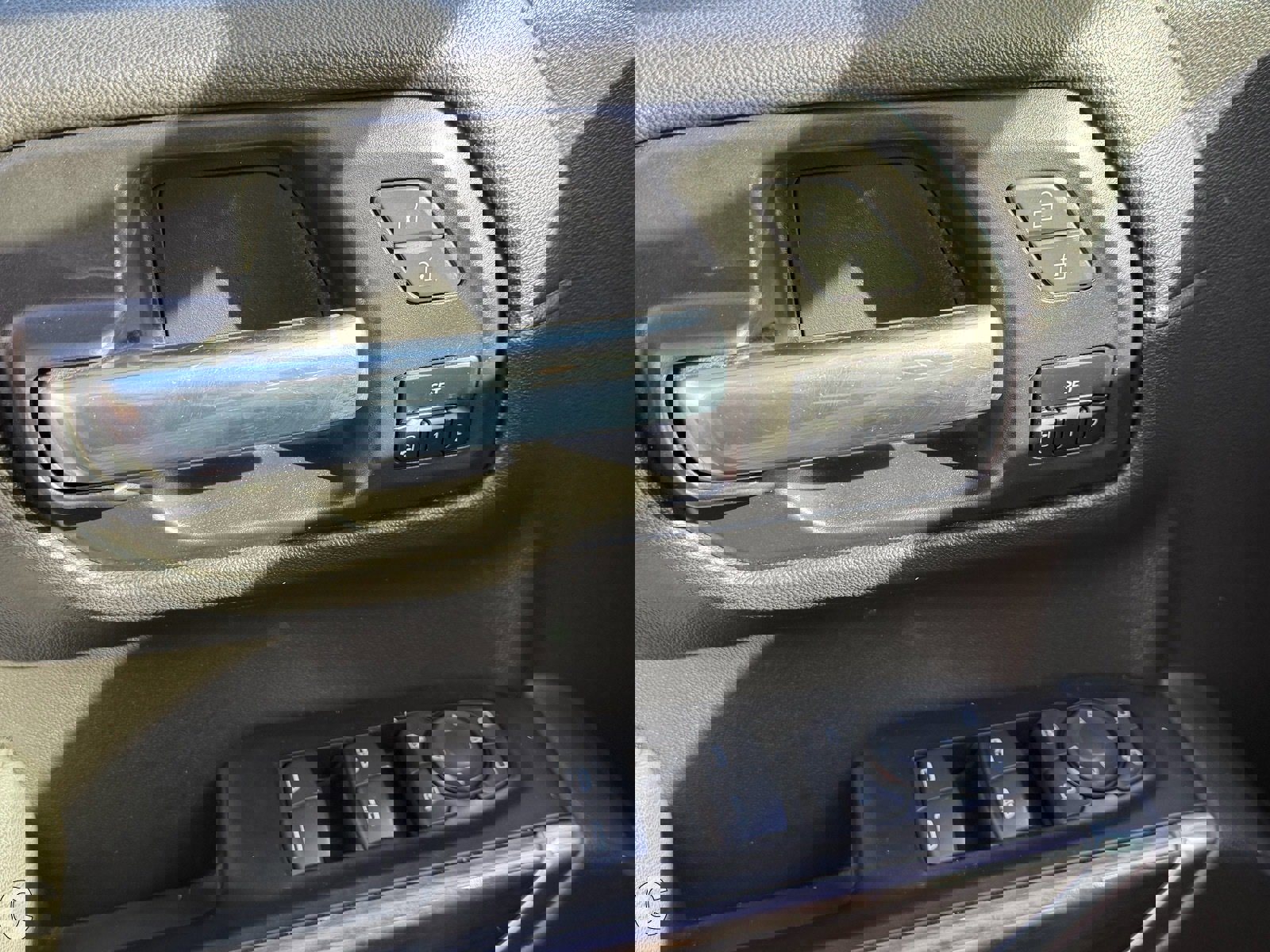 Used 2020 Chevrolet Silverado 1500 LTZ w/ LTZ Plus Package image 12