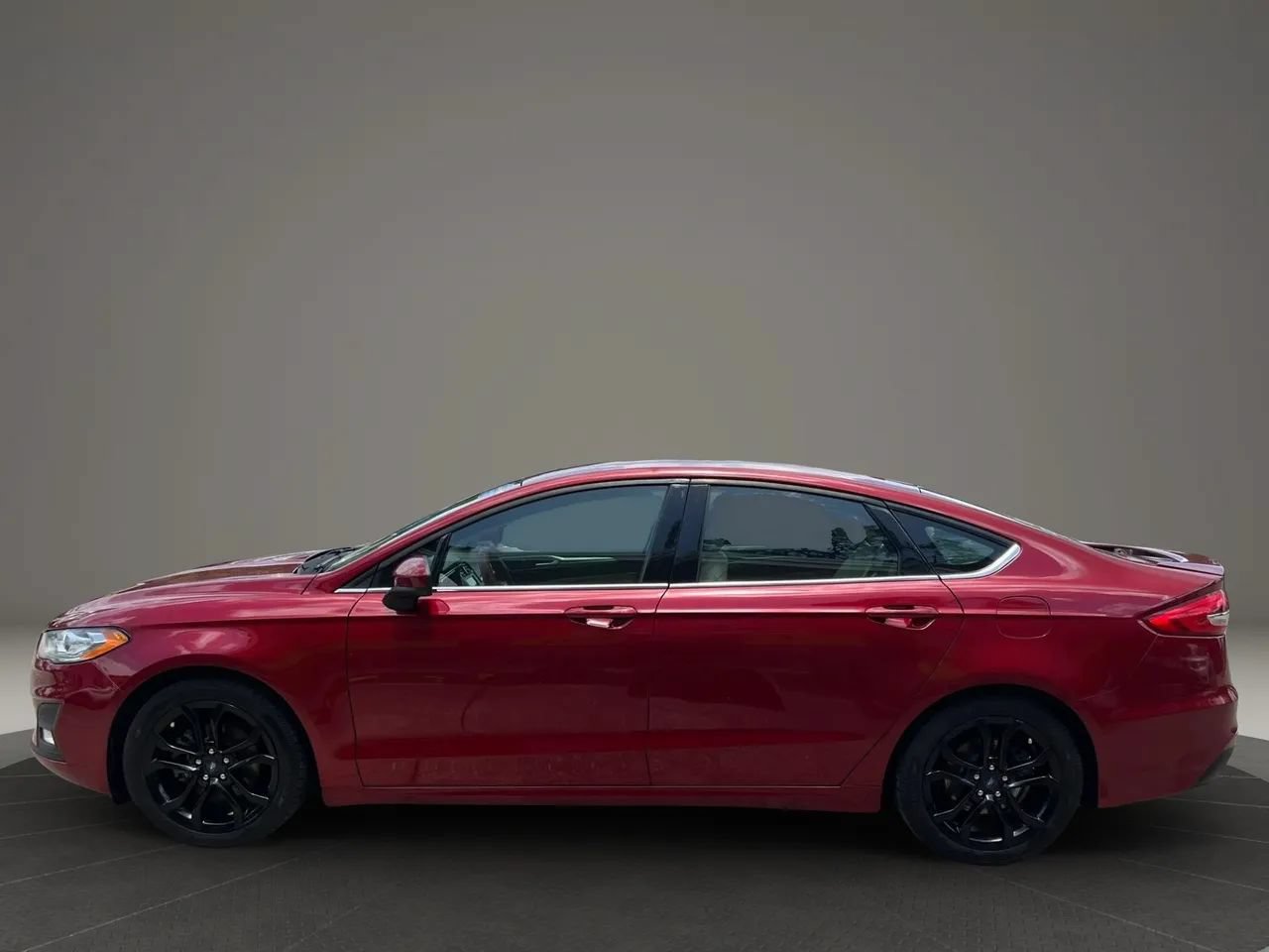 Used 2019 Ford Fusion SE w/ Equipment Group 151A FWD image 4