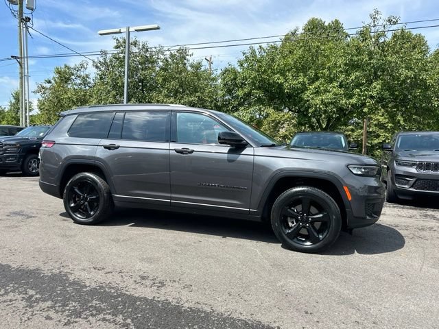 Used 2023 Jeep Grand Cherokee L Laredo AWD/4WD image 17