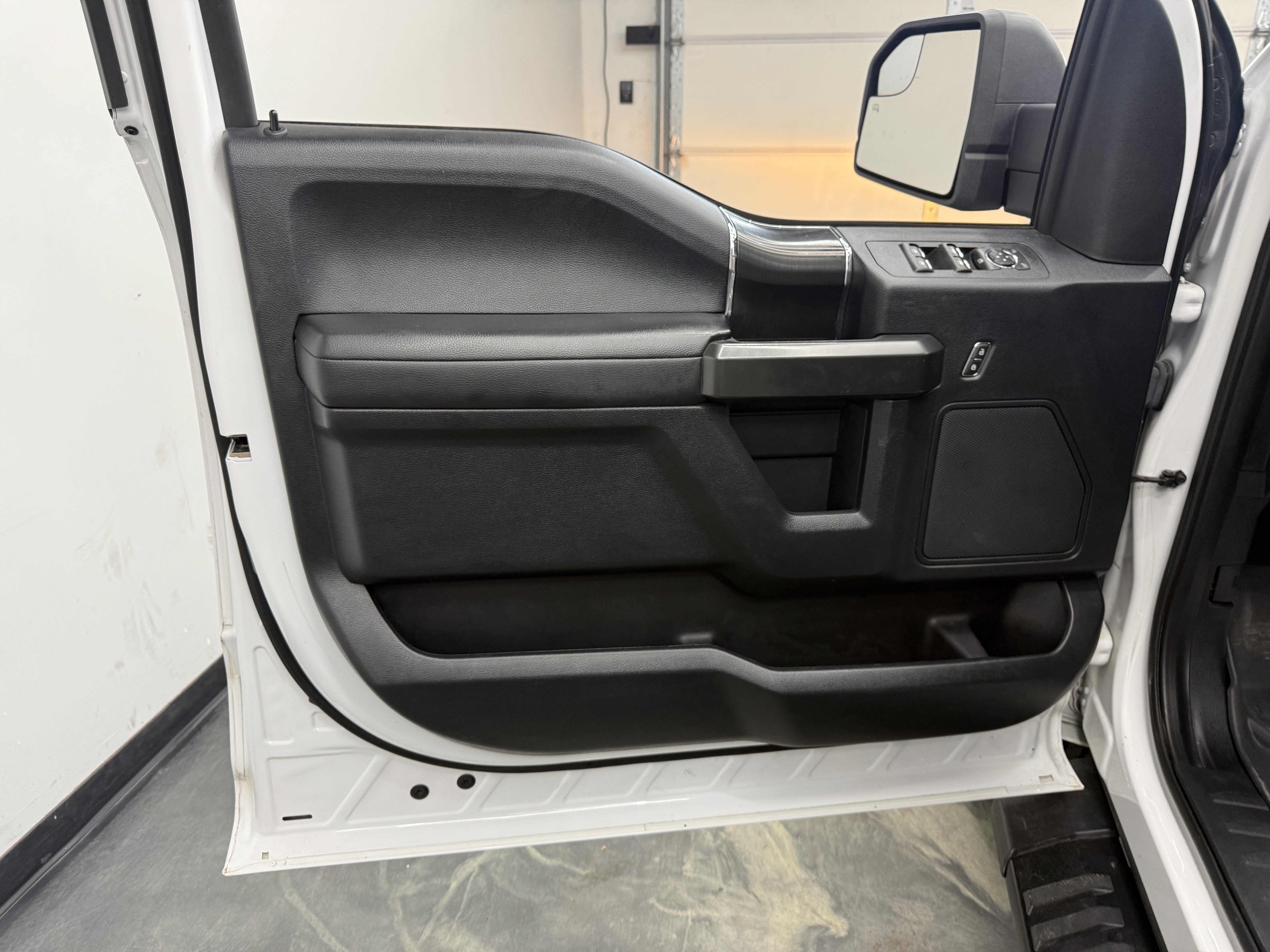 Used 2020 Ford F150 XLT w/ Equipment Group 302A Luxury AWD/4WD image 9