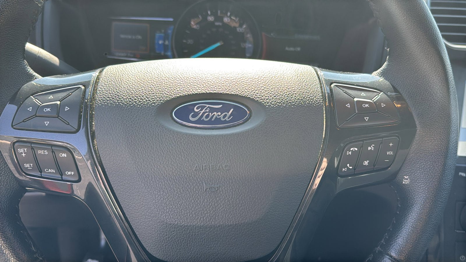 Used 2018 Ford Explorer XLT w/ Equipment Group 202A AWD/4WD image 16