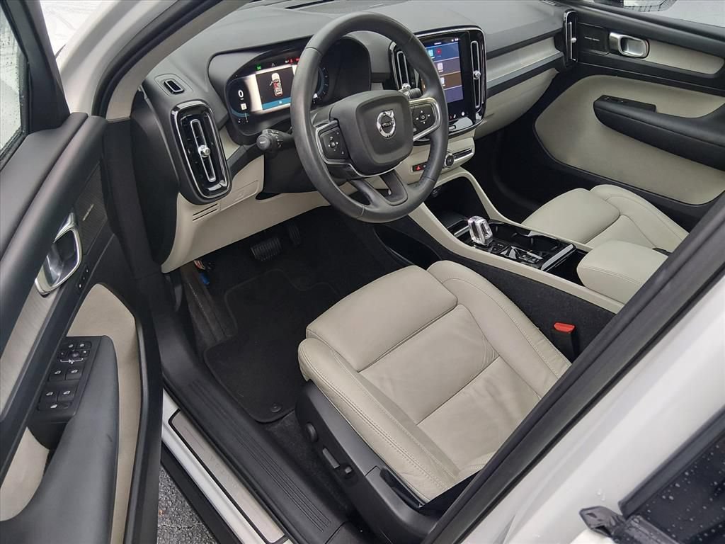 Used 2023 Volvo XC40 B4 Ultimate FWD image 10