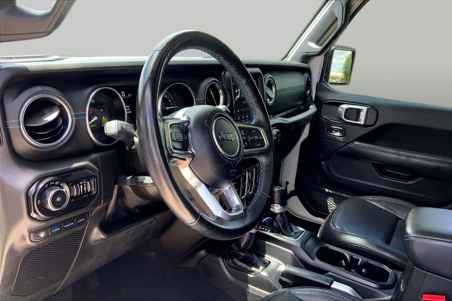 Used 2021 Jeep Wrangler Unlimited Rubicon 4xe w/ Cold Weather Group AWD/4WD image 18