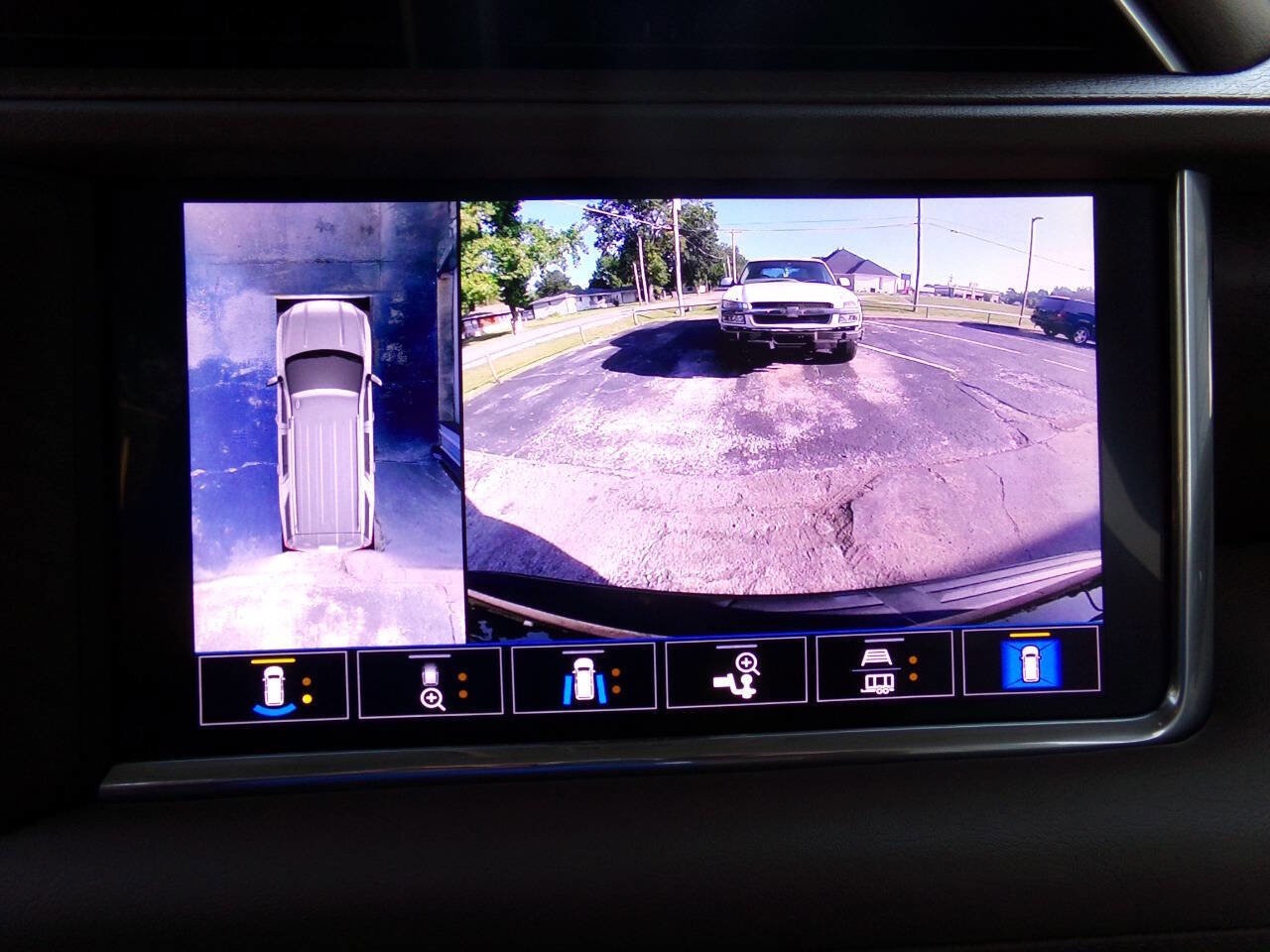 Used 2021 GMC Yukon XL Denali w/ Denali Premium Package image 31