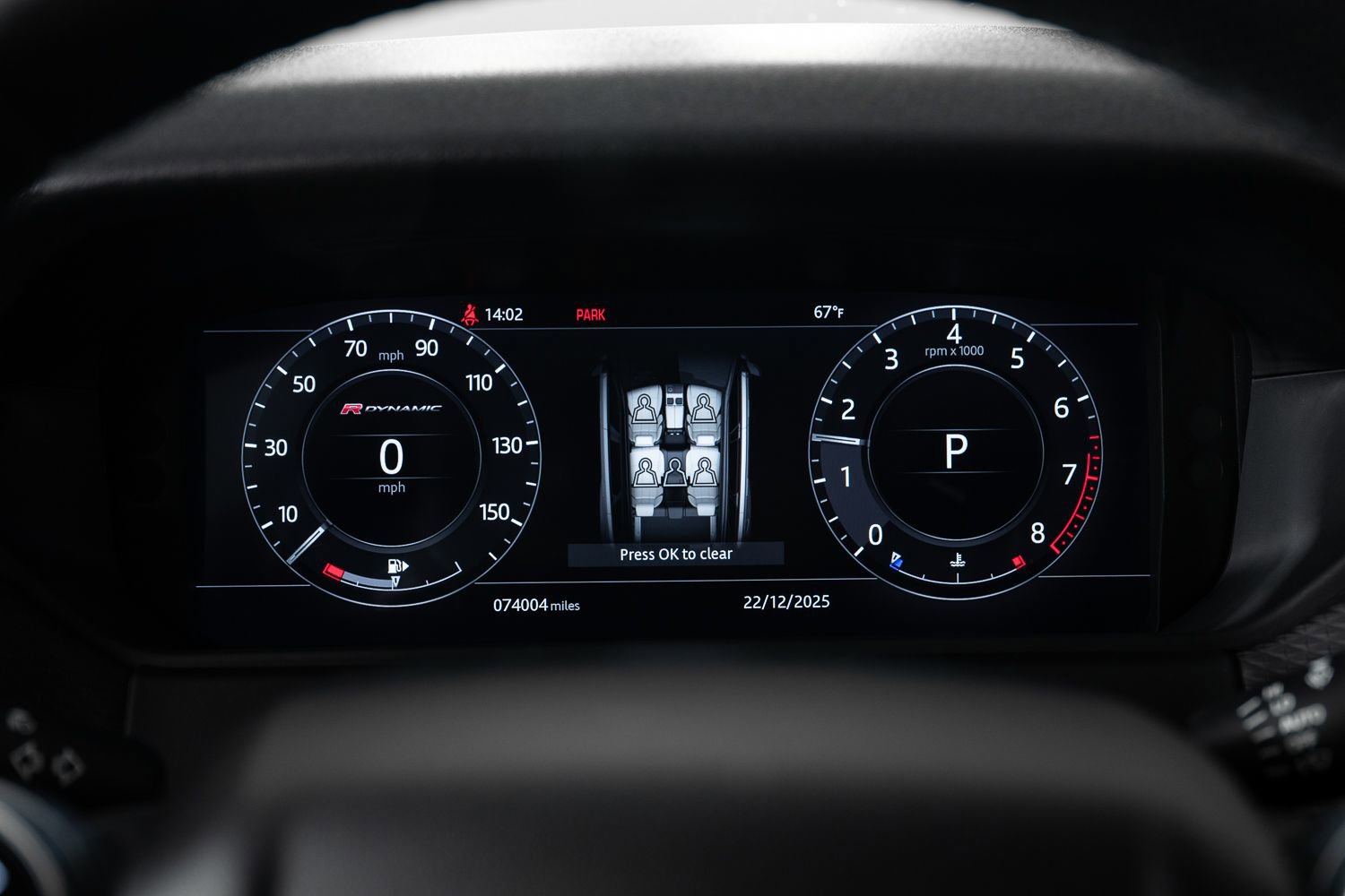 Used 2018 Land Rover Range Rover Velar R-Dynamic SE image 31