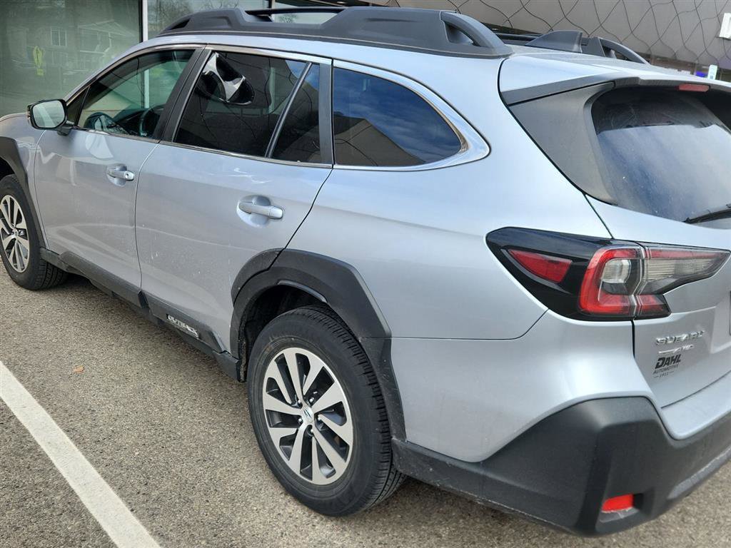 Used 2023 Subaru Outback Premium image 11
