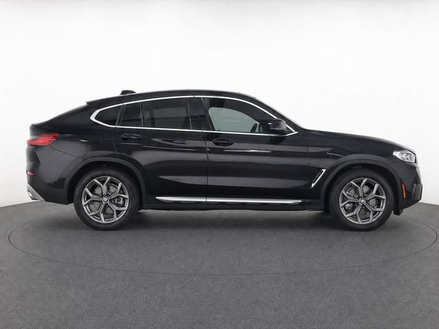 Used 2024 BMW X4 xDrive30i AWD/4WD image 3