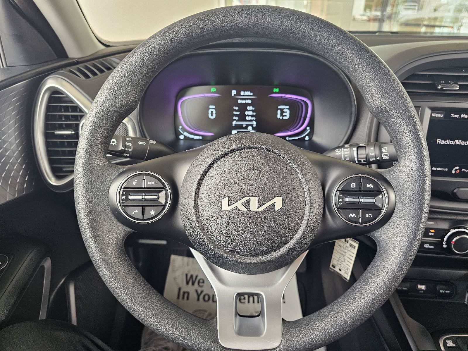 Used 2025 Kia Soul LX w/ LX Technology Package FWD image 20