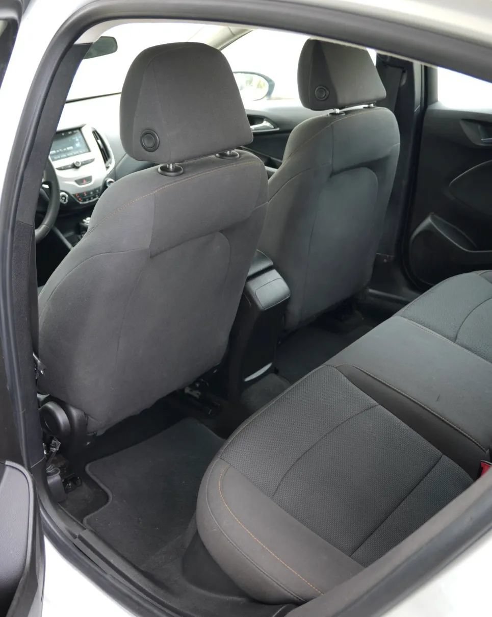 Used 2018 Chevrolet Cruze LS FWD image 9