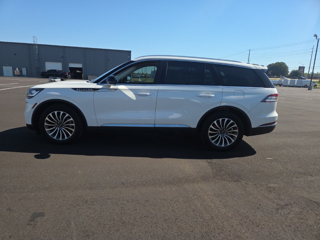 Used 2024 Lincoln Aviator 2WD w/ Premium Package image 8