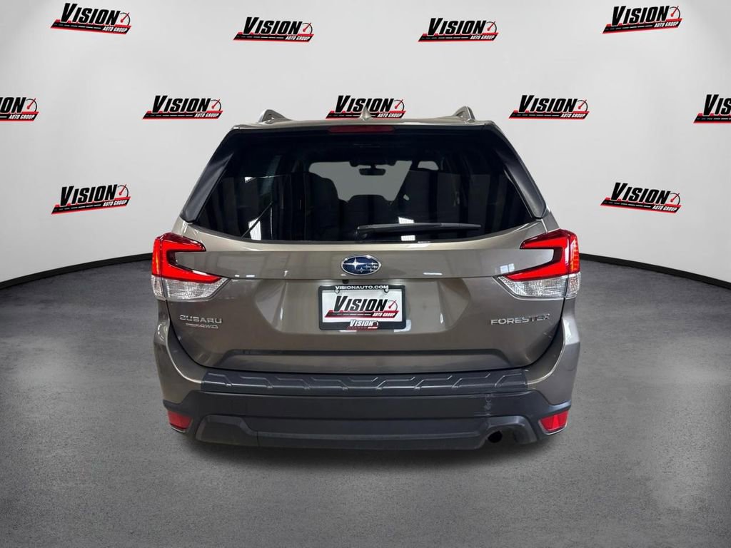 Used 2021 Subaru Forester Premium image 6