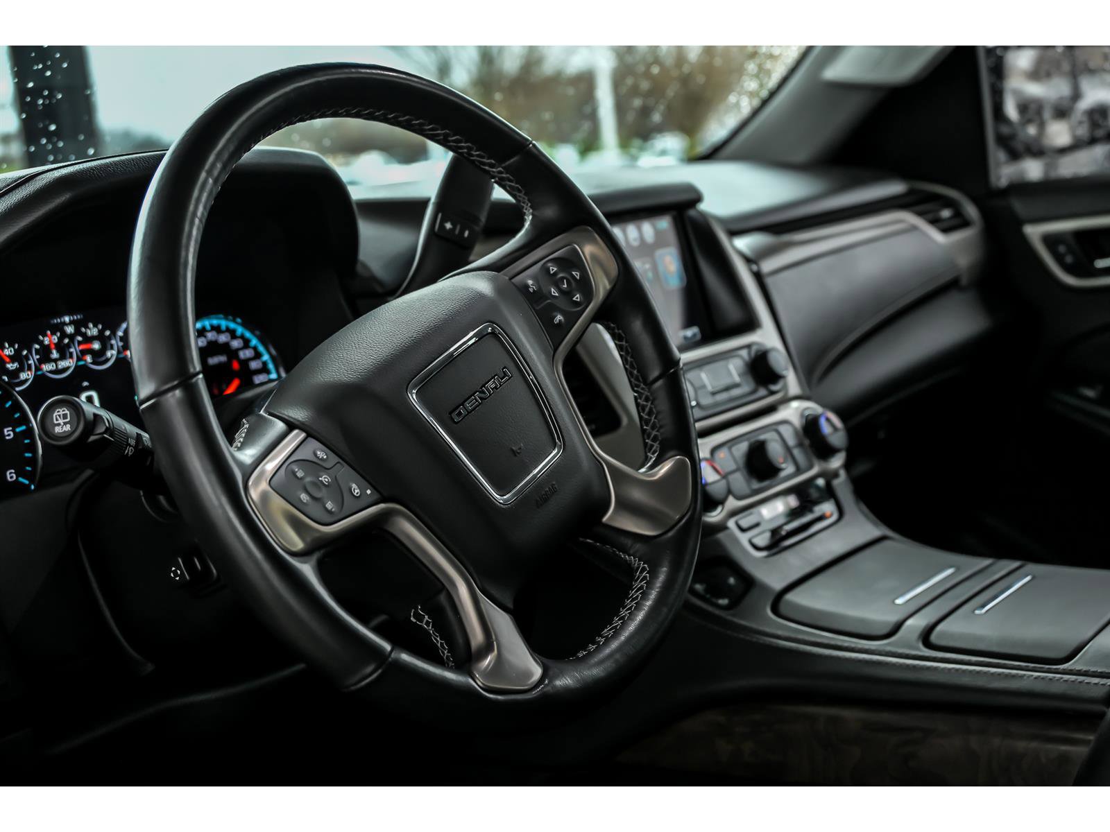 Used 2019 GMC Yukon Denali w/ Denali Ultimate Package image 15