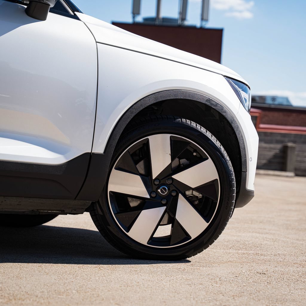 Certified 2023 Volvo XC40 Recharge Ultimate AWD/4WD image 7
