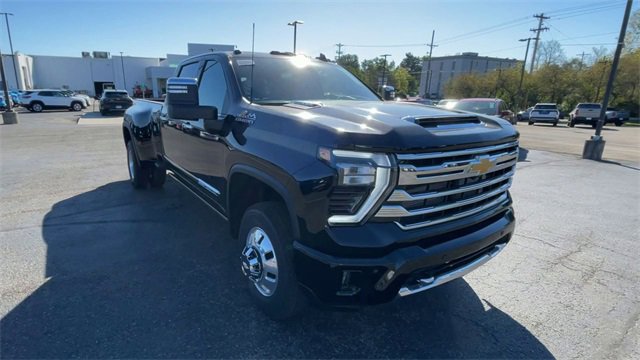 New 2026 Chevrolet Silverado 3500 High Country w/ Technology Package image 4