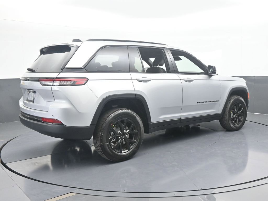 New 2025 Jeep Grand Cherokee Altitude image 6