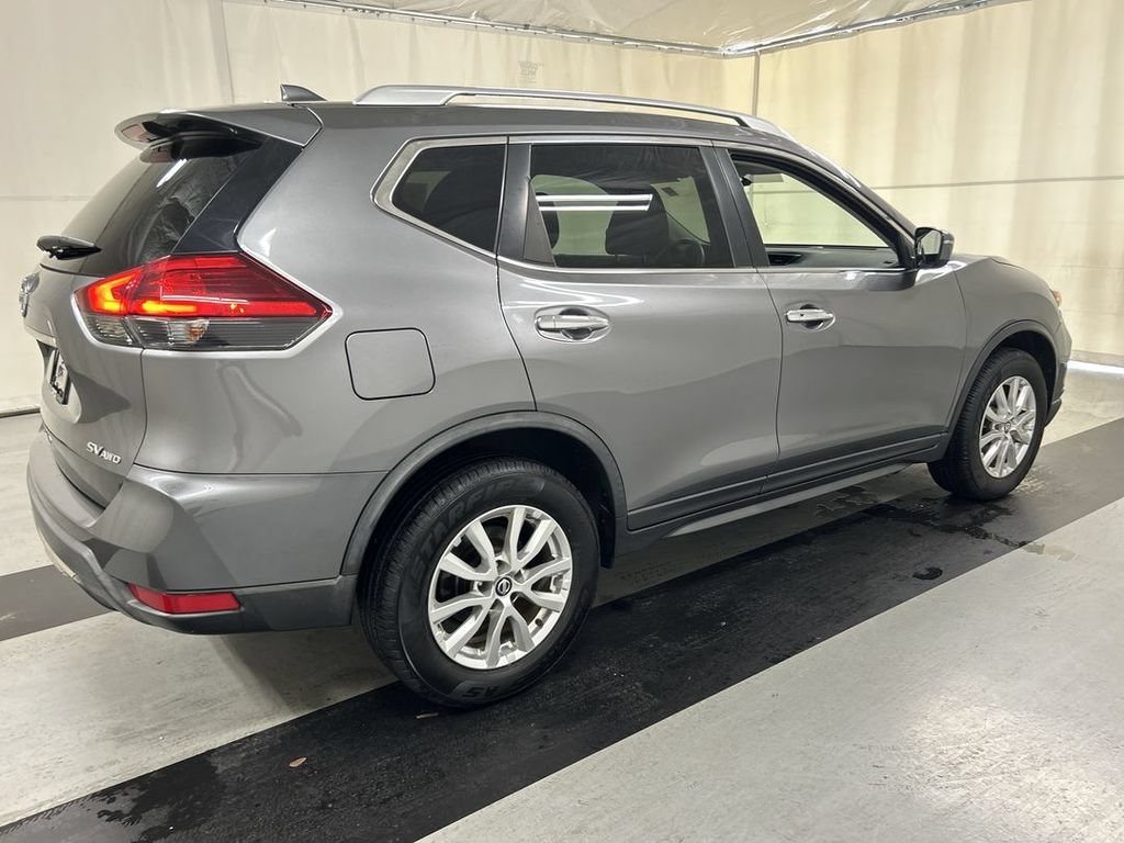 Used 2017 Nissan Rogue SV AWD/4WD image 2