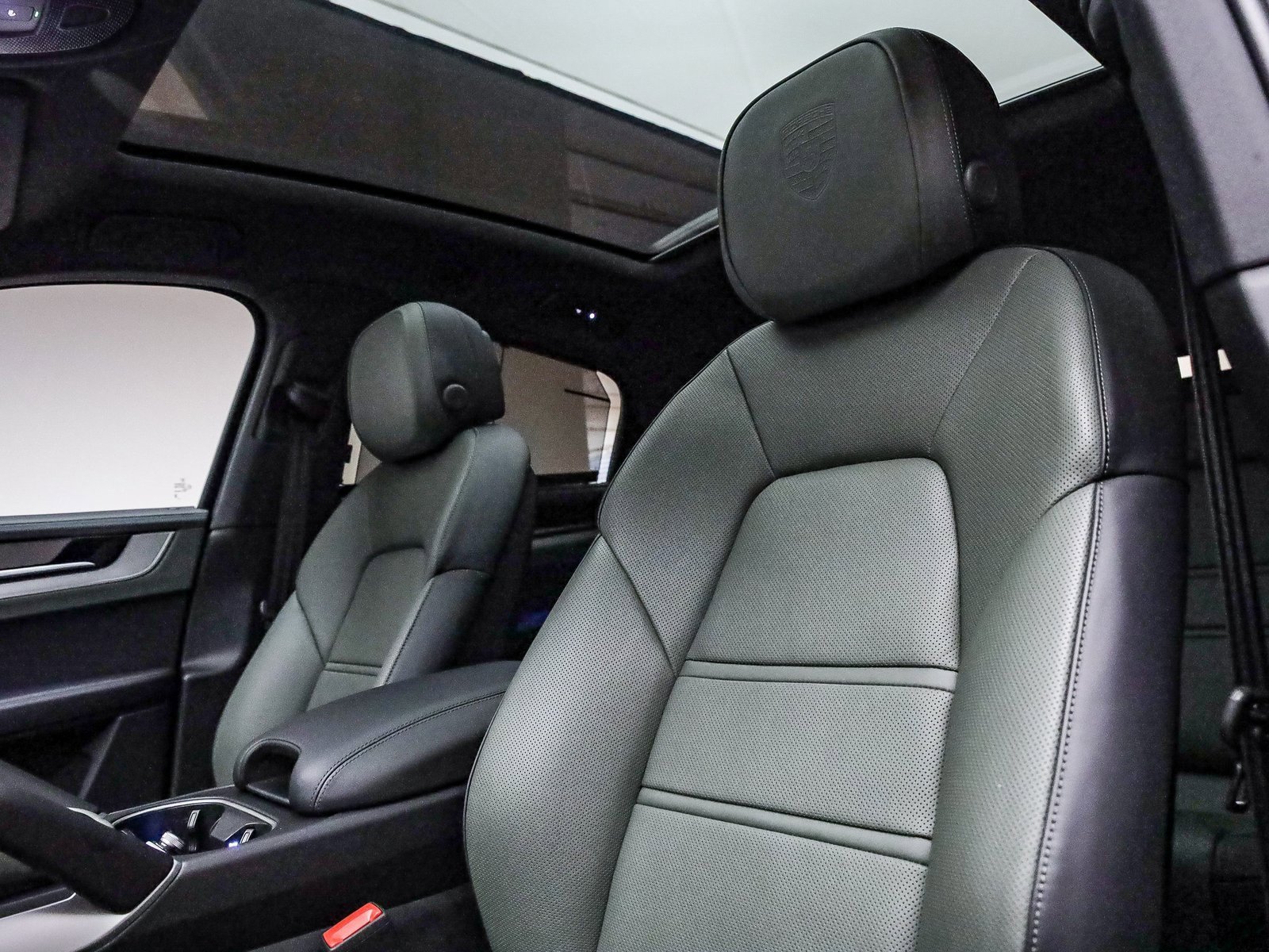 Used 2025 Porsche Cayenne S image 5